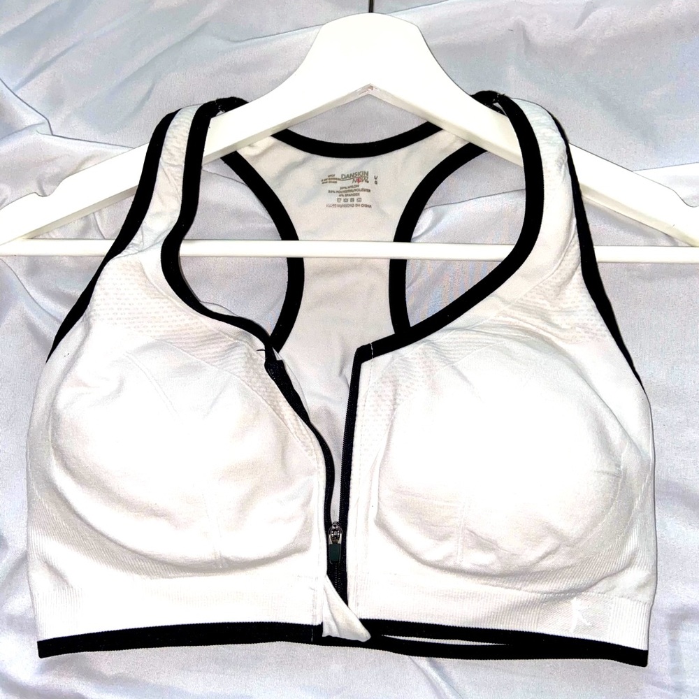 BLACK & WHITE ZIP UP SPORTS BRA